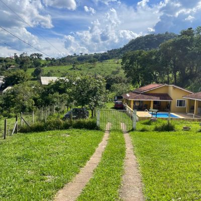 LINDO SÍTIO PARA QUEM GOSTA DE NATUREZA RODEADO POR MONTANHAS.